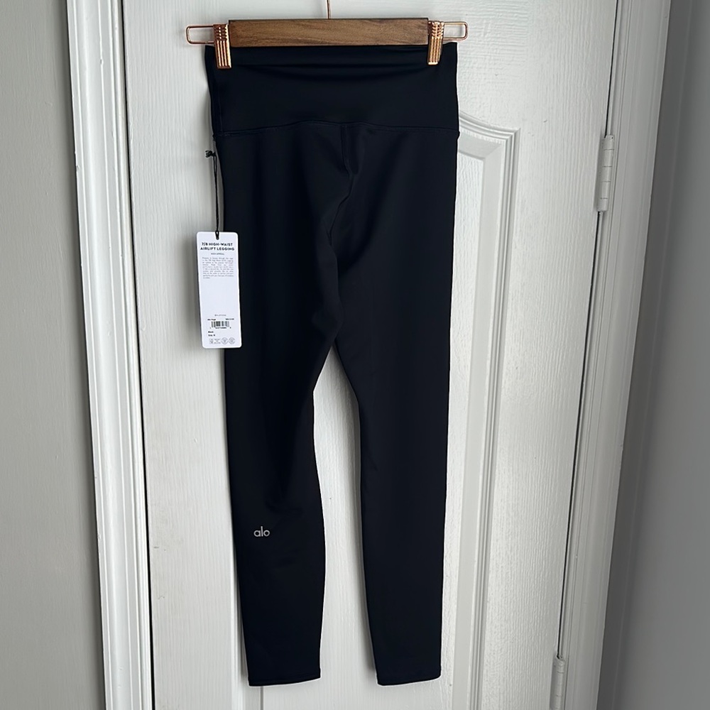 ALO Yoga Black Ankle Cropped Pants
